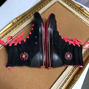 Converse Black and Pink Hi Tops - Y7